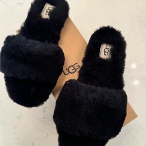 UGG Black Fluff Slippers - Size 7 - New w/ tags